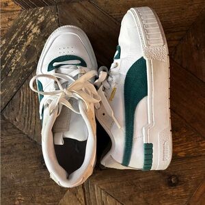 Women’s size 6 puma platform sneakers white and teal great condition